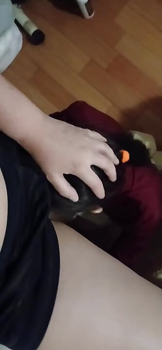 Ich lecke die muschi meines lehrers mit dicken titten für eine gute note