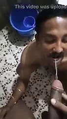 Samlaingik larka chklet choosta hai