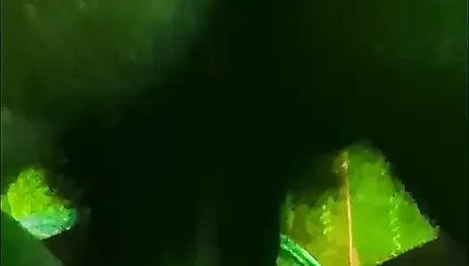Freundin mit wasser kennen lernen, das in der nacht kommt