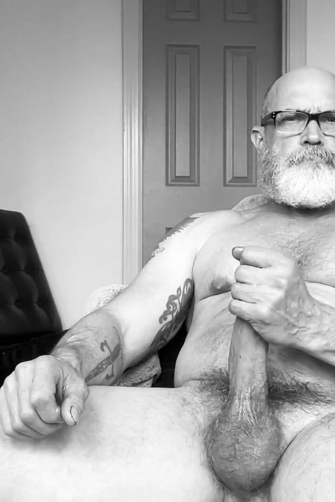 Black and White Bate