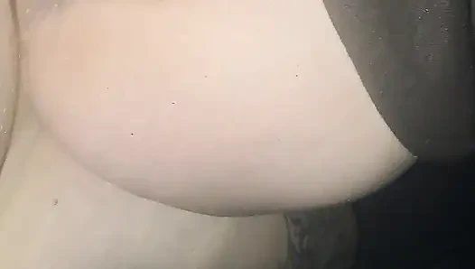 Трахаю мою жену в машине