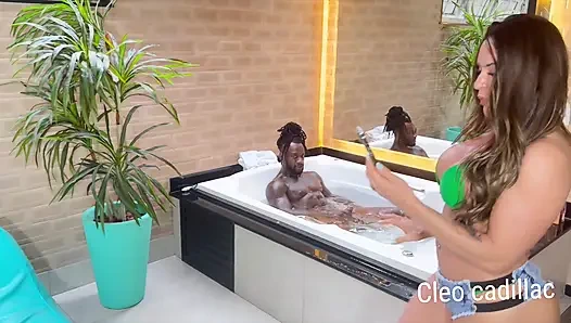 The Cuckold Wanted to See His Wife Fucking with the Black of the Big Cock