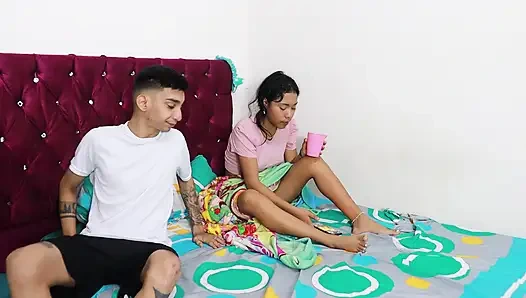 Esmer latin Kolombiyalı üvey kız kardeşimle aynı yatağı paylaşıyorum ve amını dölle dolduruyorum - ev pornosu