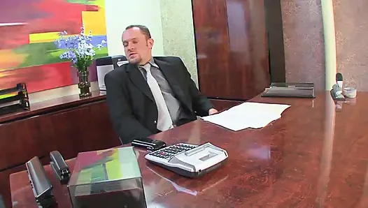 Sekretaris seksi suka dientot habis-habisan