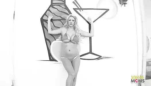 Aroused blonde invites her friend over for a wild anal threesome party outdoors