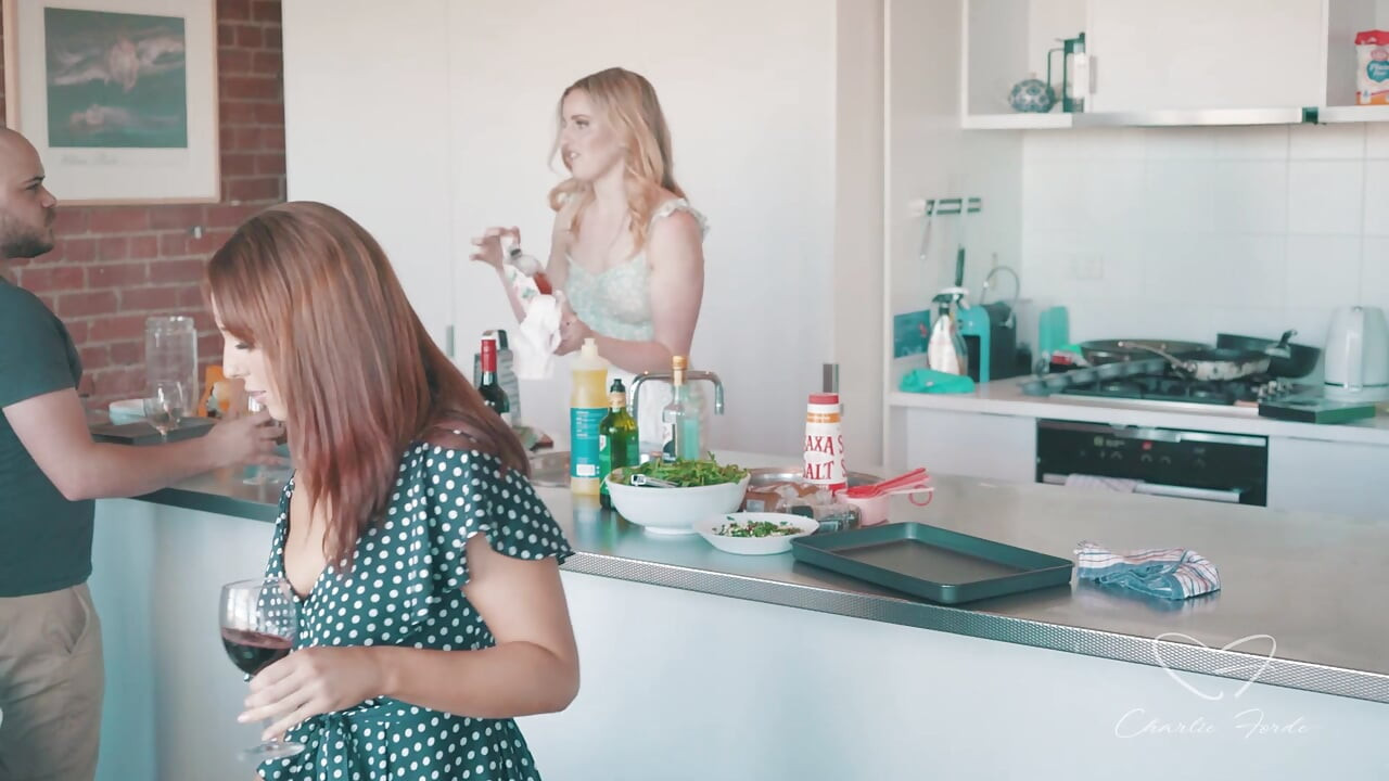 Cină cu Charlie Forde, Nova Hawthorne, Woody Alyx, Violet Devine, Leo Vargrsson, Trixie Monroe