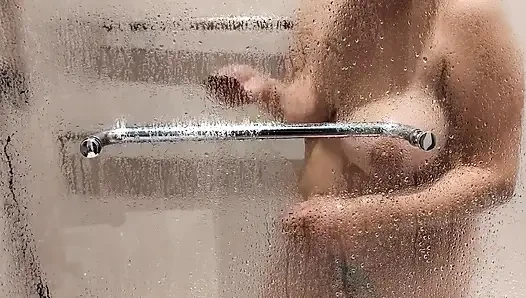 Meine stiefschwester im badezimmer erwischt