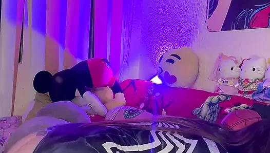 ЛЮБИТЕЛЬСКОЕ И СТРАСТНОЕ ПОРНО ЗАКАНЧИВАЕТСЯ КУЧЕЙ КРЕМПИ В ЕЁ СОЧНОЙ КИСКЕ