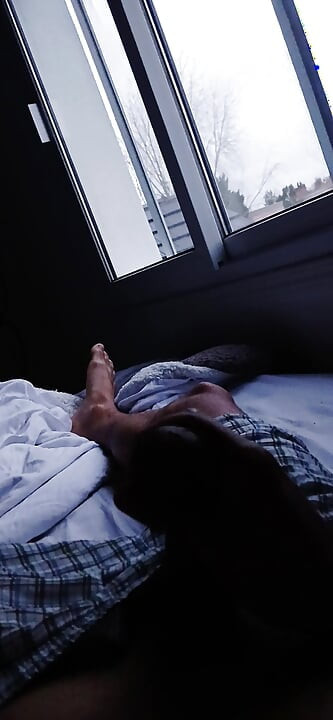 I wake up with a boner and horny and ended with a fap and cum