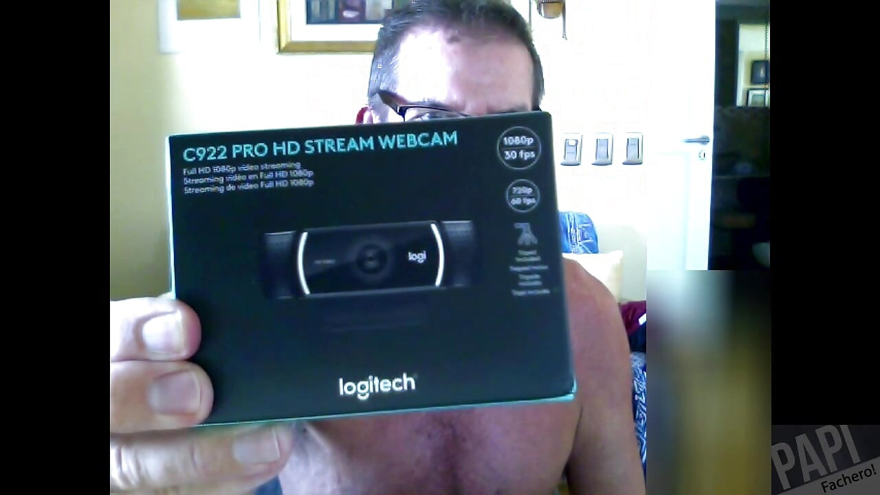 Comparing my Old MicroSoft LifeCam VX-2000 Webcam with a new HD Logitech C922 Pro Stream Webcam