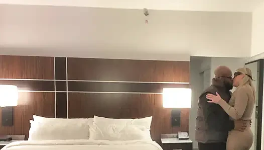 Fa Fiona eğlendiriciyle tanışıyor