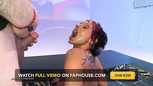 Vollbusige Blondine Squirtet Hart Am Pool Gefickt!