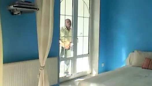Две брюнетки с черным петухом