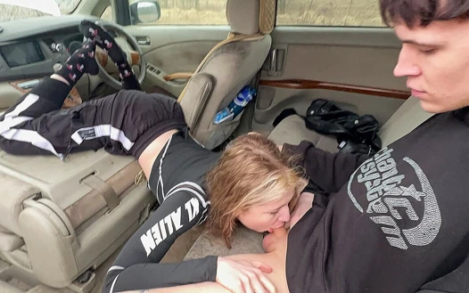 Geiles teen-paar fickt im auto