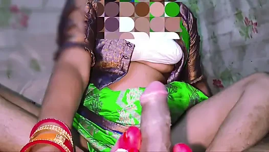 Yeşil saree wali yenge apne devar ka lund hila ke mast chudai karwali.Hintli desi köyü dehati chut ki chudai.padosi teyze ki