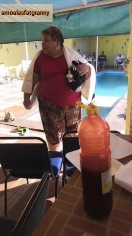 What a beautiful fat lady. Does anyone know her?