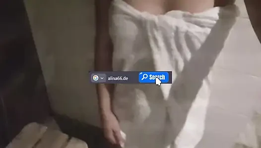 Versautes deutsches mädchen beim masturbieren in der sauna erwischt