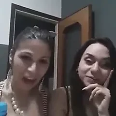 Beijo lésbico amigo italiano
