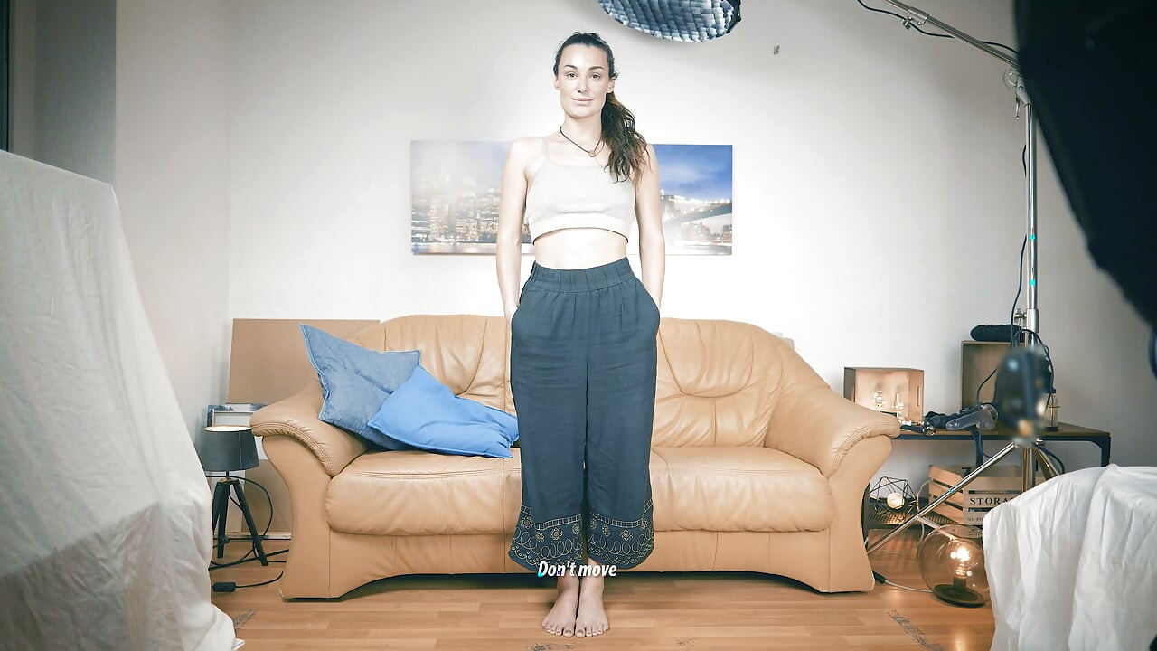 Tanya is een voormalig catwalkmodel en vandaag voor een casting met ons op de bank!