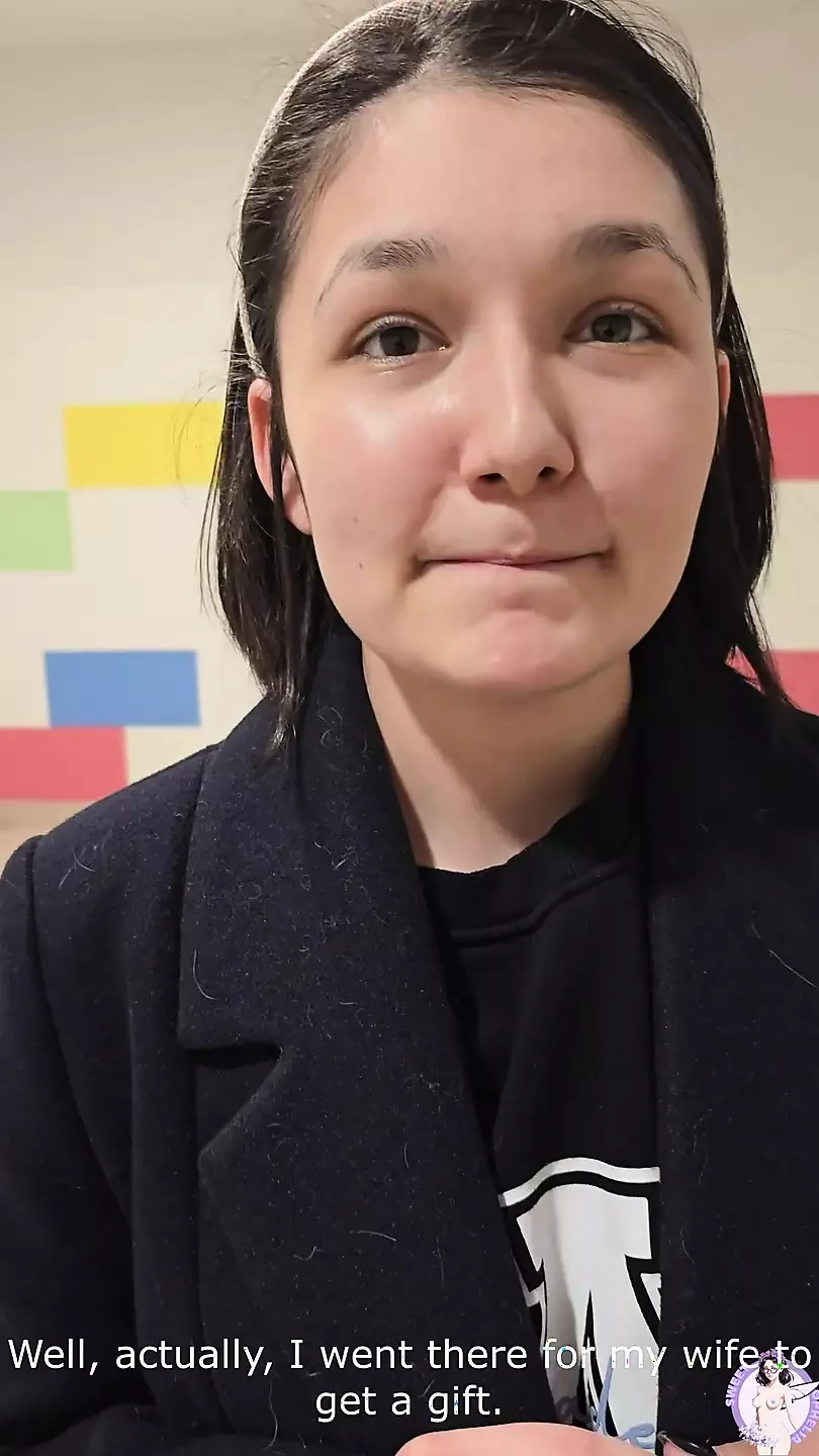 与陌生人的会面导致在试衣间发生粗暴性爱