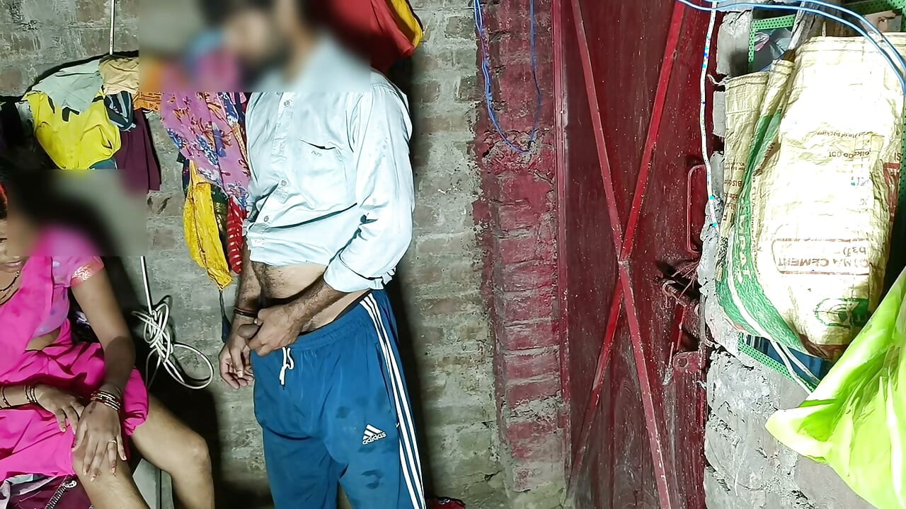 Secret sex in broad daylight, brother-in-law entered the sister-in-law's room and persuaded the sister-in-law to her, then sucked the nipples, choosing the sister-in-law, the sister-in-law landed the muscle and stood up to the doctor.