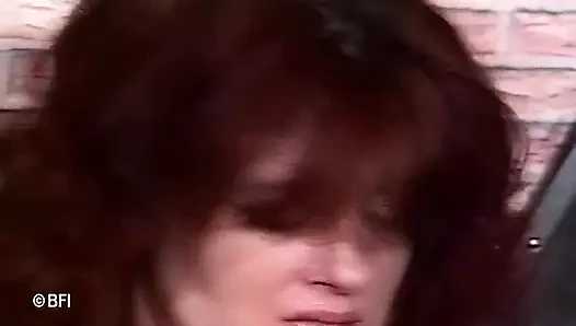 Дама в красном