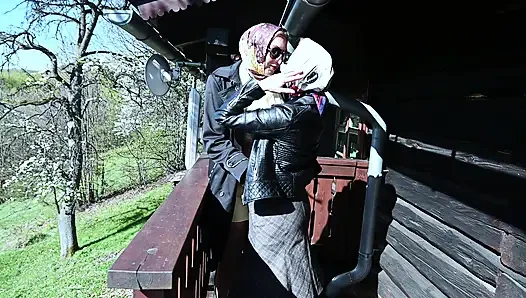 Yah, aku terkutuk di sini datang muncrat lagi