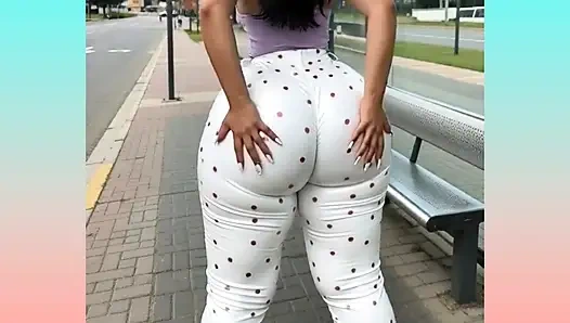 Pantat besar di depan umum