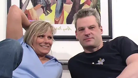 Annem vahşi bir seks hayatı yaşıyor! Her zaman en az 2 yarağa ihtiyacı var!