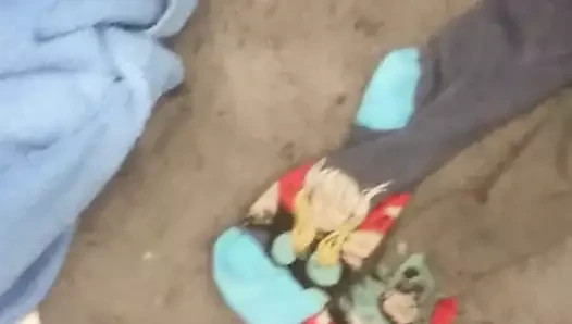 Adam süper kahraman çoraplarında jizzes