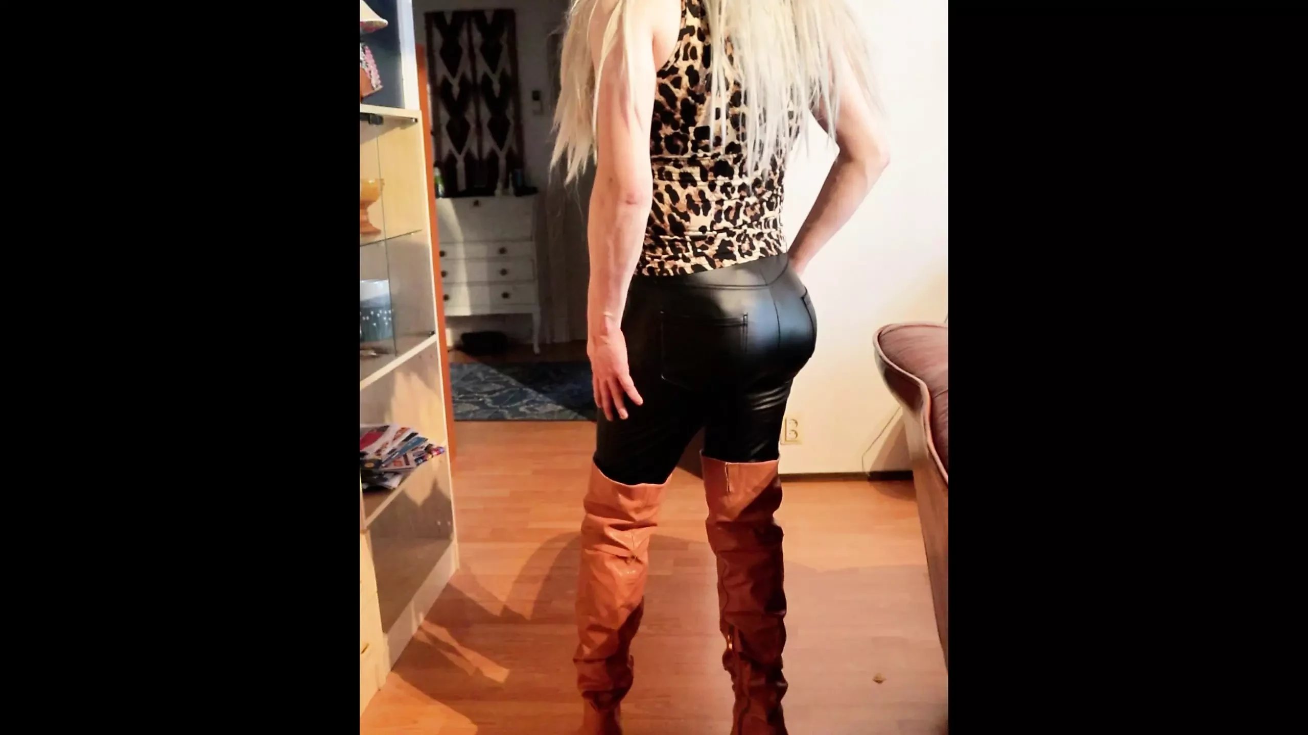 Kožna suknja i pantalone