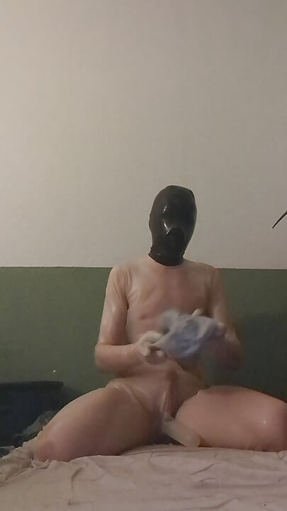 fiest time trying on latex and playing