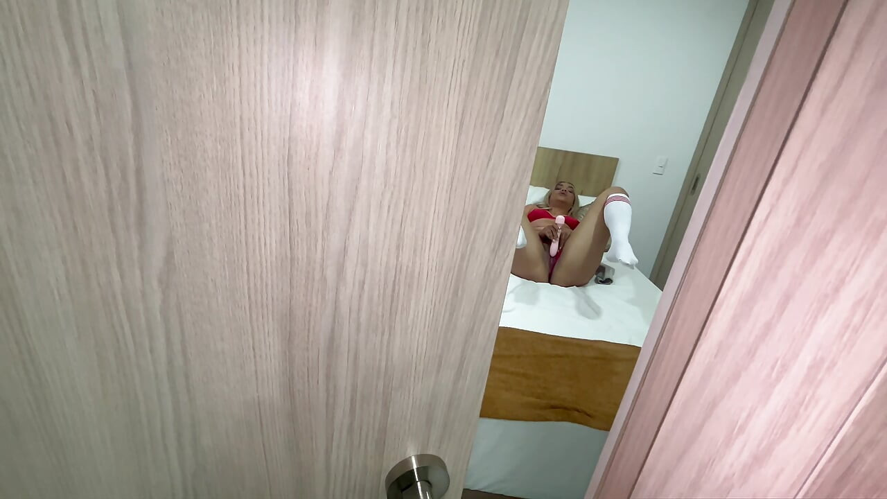 同僚とセックスした後、夜に彼女とセックスしながら携帯で録画しています