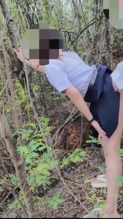O Școlăriță Thai Excitată Se Fute Adânc în Pădure. | Clip 1