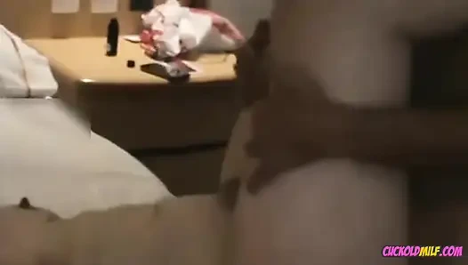 Милфа куколда - жена, которая изменяет