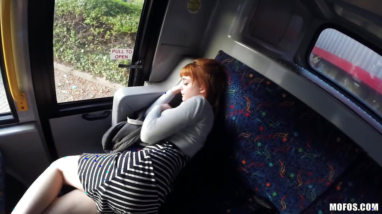 Mofos - Petite Lola Gatsby Meets Ryan & Gets Fucked Hard by the Bus Inspector on the End of His Shift