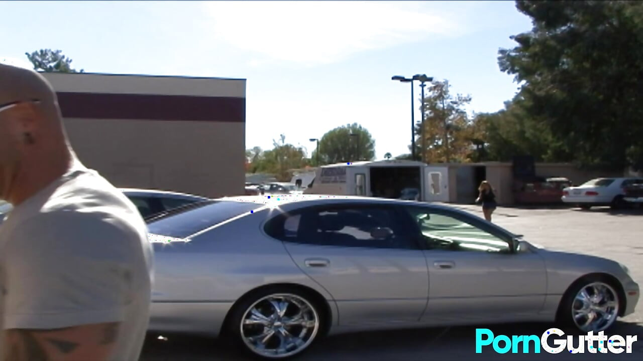 مثير كبير الثدي فاتنة أغسطس يحصل على محشوة