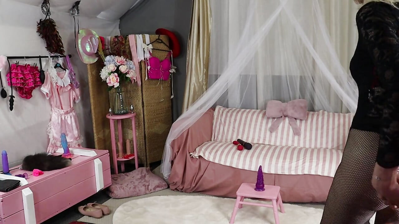 Sissy Dee tem uma nova sala de jogos