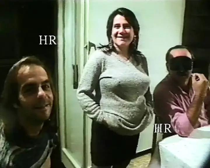 浪荡公子夫妇和一个怀孕的女孩玩3P - 意大利