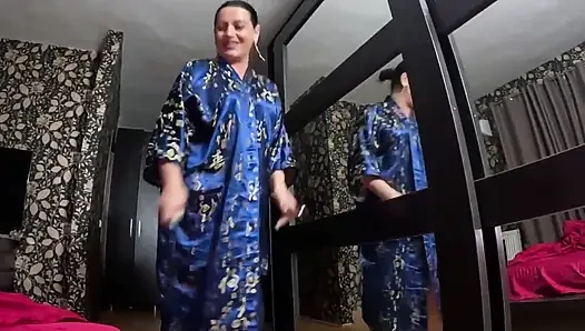 Si nakal geisha fantasi nyepong kontol sampai tenggorokan, satin menggoda sampai dicrot sperma