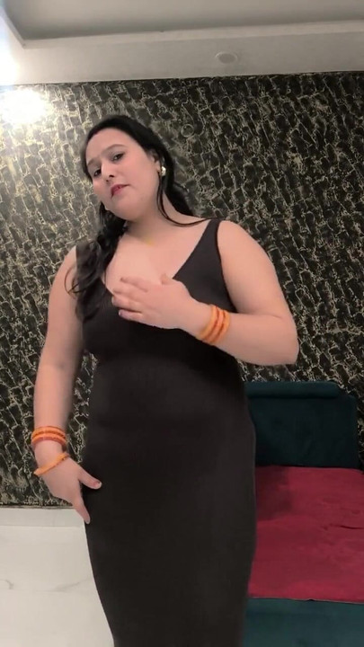 Puja bhabhi ใช้นิ้วติ้วหีเล่นกับนมใหญ่ | คลิป 1