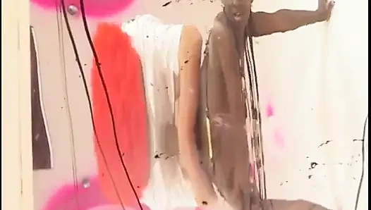 Sıska zenci kız arkadan sikilmek için domalıyor