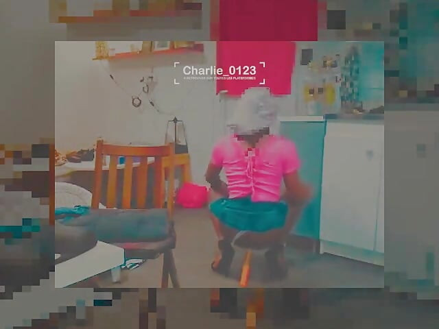 マイクロスカートが目立つ