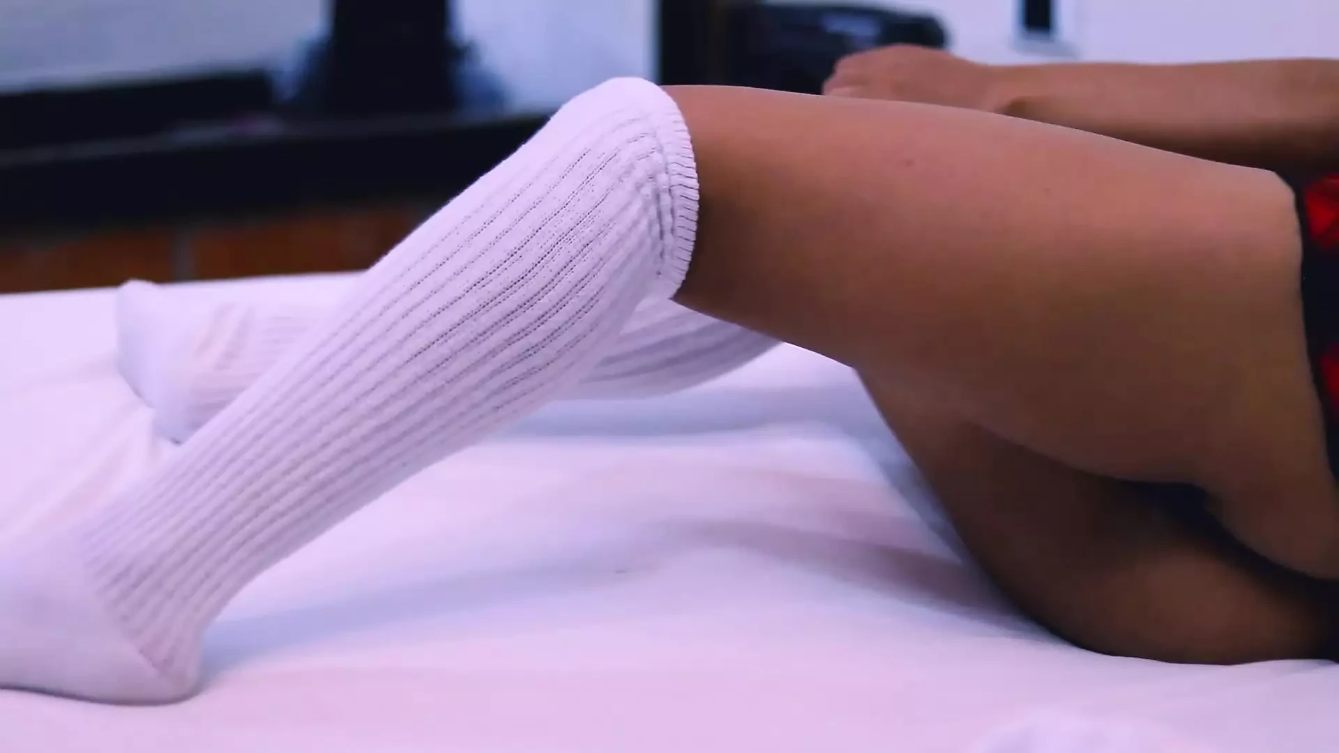 The girlfriend and boyfriend go to the apartment to fuck.