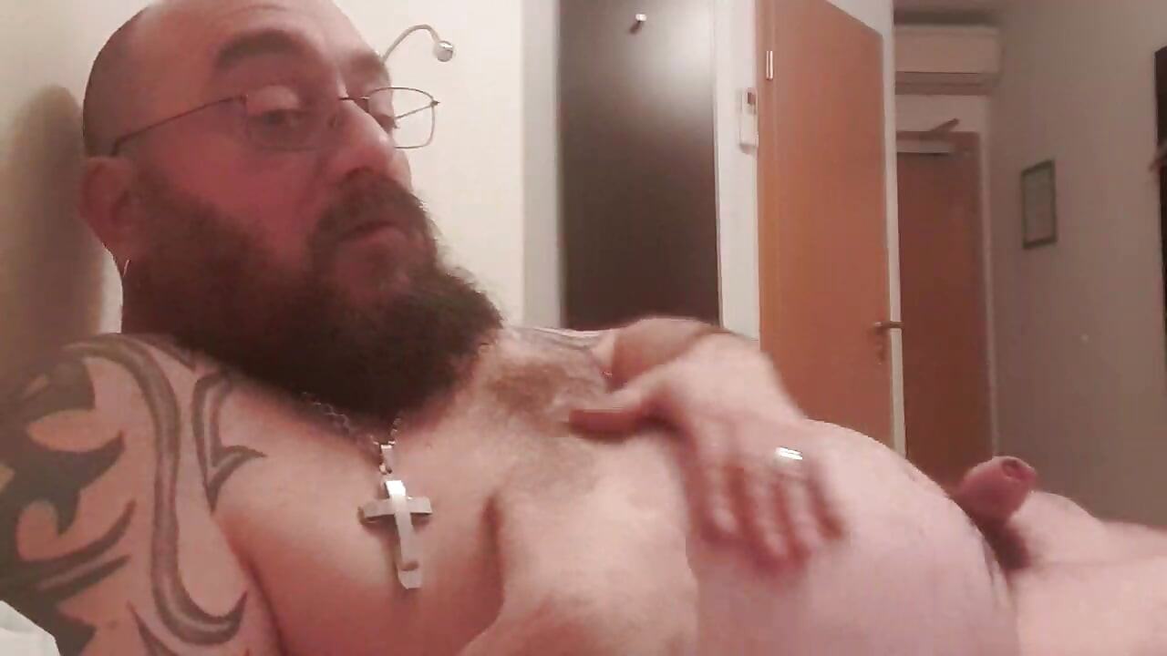 Lederbikerhn while jerking off