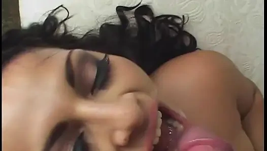 Victoria lan si cewek semok latina dientot habis-habisan sama cowok sange kontol besar