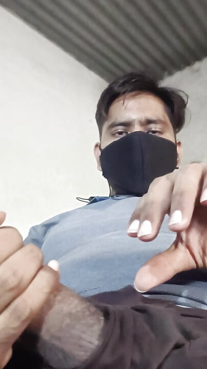 A man teaches anatomy with full explanation for regarding followers question and solutions for the problems