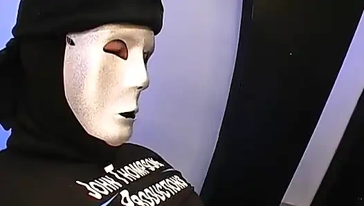 Cewek seksi rambut pirang di-gangbang habis-habisan sama banyak kontol