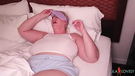 Gürültü şikayeti üçlü sekse dönüşüyor: tombul orta yaşlı seksi kadın kalın Asyalı komşusu Tokyo ve erkeğine katılıyor!