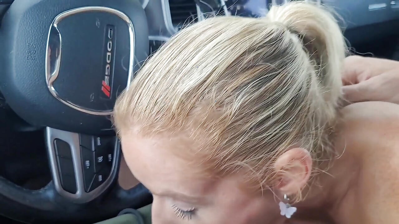 Araba yolculuğu için ağzımla aldatıyor